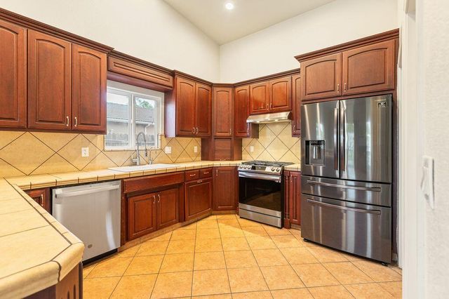 1110 Lincoln Street, Tulare, CA 93274