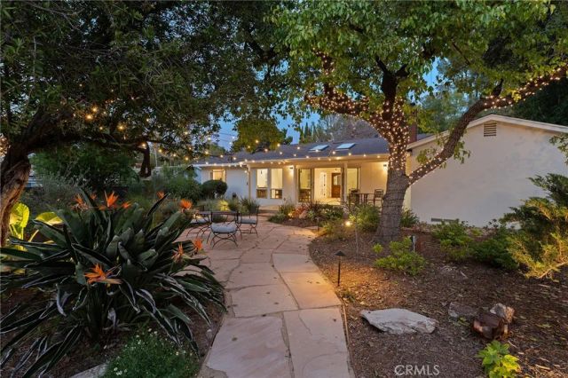 5319 Penfield Avenue, Woodland Hills, CA 91364