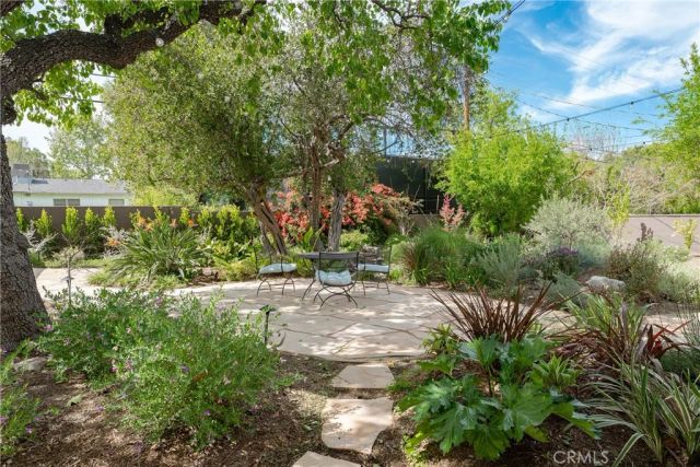 5319 Penfield Avenue, Woodland Hills, CA 91364