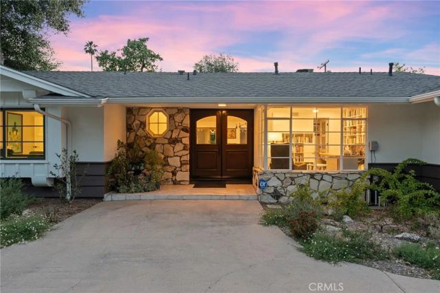 5319 Penfield Avenue, Woodland Hills, CA 91364