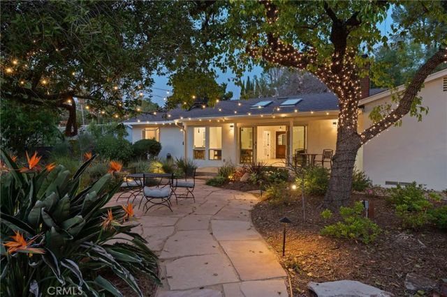 5319 Penfield Avenue, Woodland Hills, CA 91364