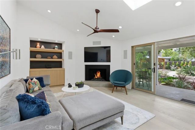 5319 Penfield Avenue, Woodland Hills, CA 91364