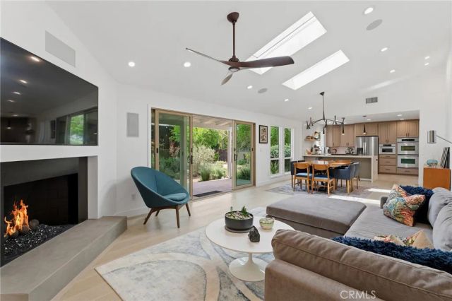 5319 Penfield Avenue, Woodland Hills, CA 91364