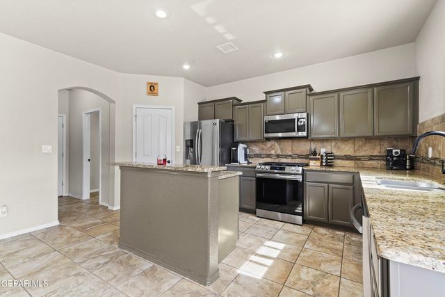 14648 MEADOW LAWN, El Paso, TX 79938