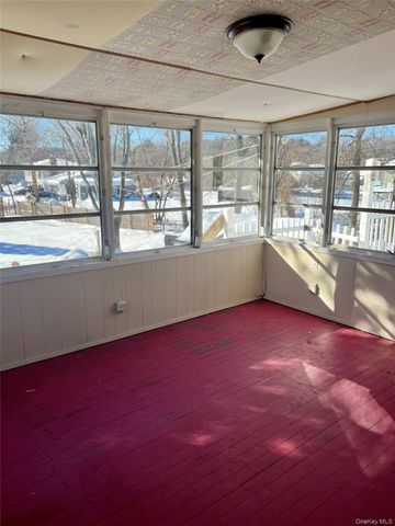 21 Mountain View Avenue, Saugerties, NY 12477