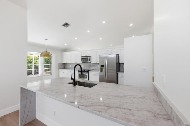 7710 NW 87th Avenue, Tamarac, FL 33321