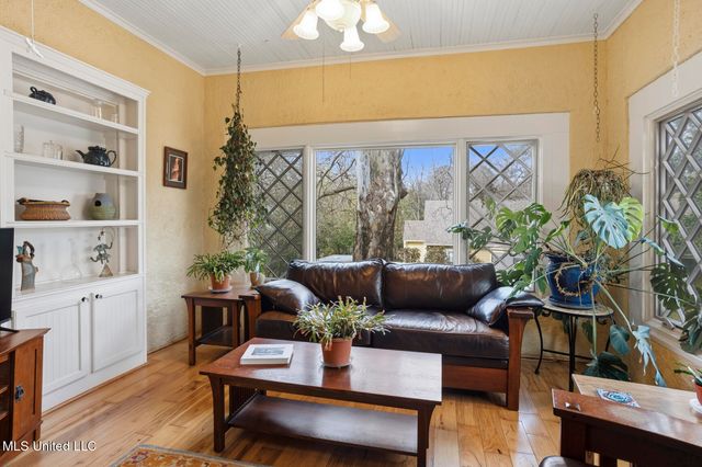 1475 Saint Ann Street, Jackson, MS 39202