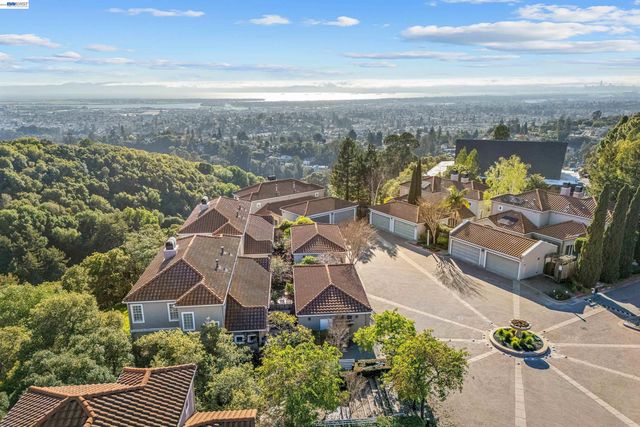4636 Redwood Rd, Oakland, CA 94619