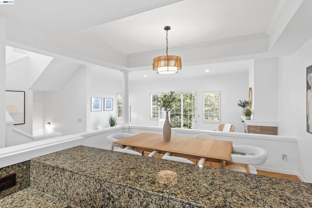 4636 Redwood Rd, Oakland, CA 94619