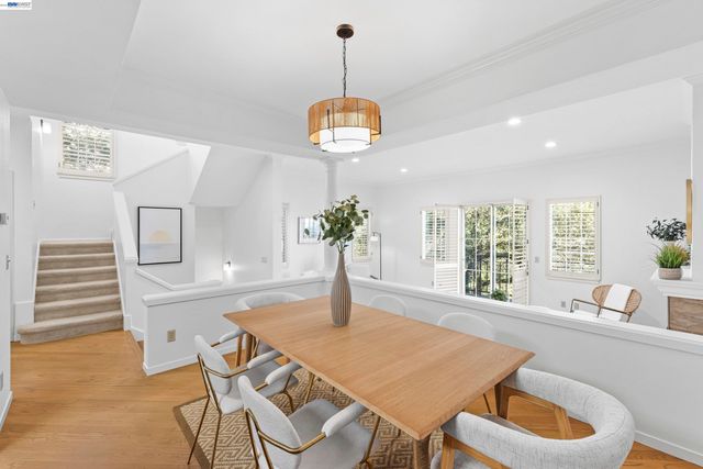 4636 Redwood Rd, Oakland, CA 94619