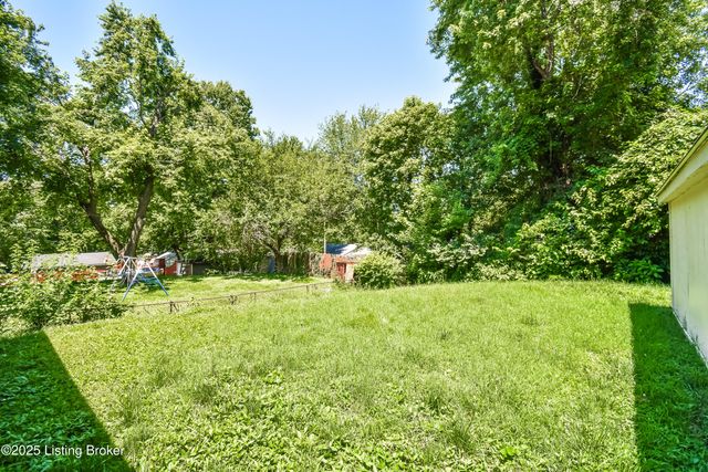 4809 Granada Dr, Louisville, KY 40272