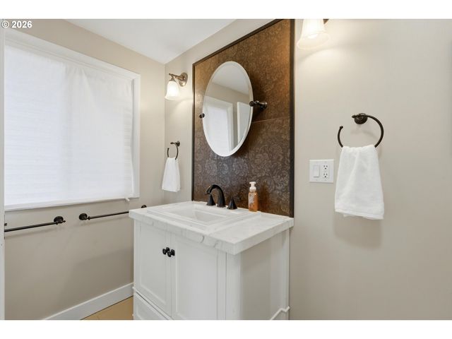 21345 Ne INTERLACHEN Ln, Fairview, OR 97024