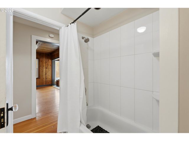 21345 Ne INTERLACHEN Ln, Fairview, OR 97024