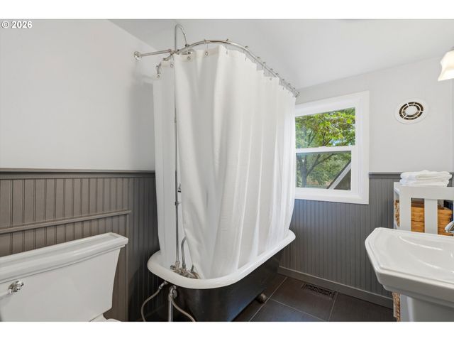 21345 Ne INTERLACHEN Ln, Fairview, OR 97024