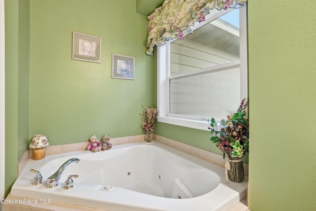 105 E Saltz Ln, Deer Park, WA 99006