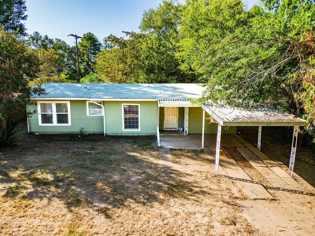 312 Germany Ave, Lone Star, TX 75668