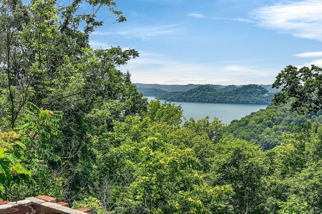 241 Nautilus Pt, Silver Point, TN 38582
