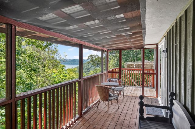241 Nautilus Pt, Silver Point, TN 38582