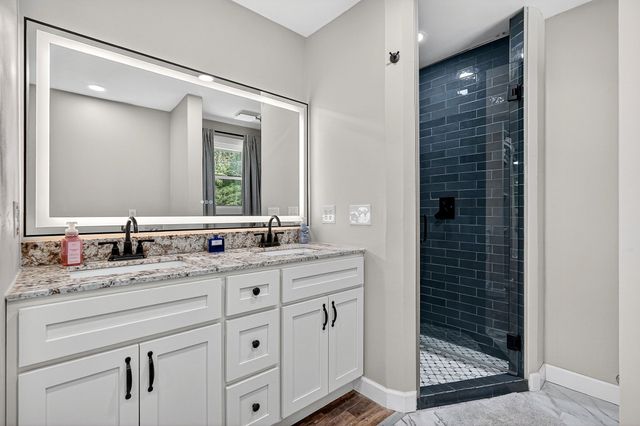 241 Nautilus Pt, Silver Point, TN 38582