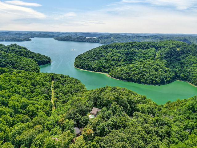 241 Nautilus Pt, Silver Point, TN 38582