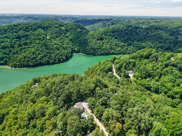 241 Nautilus Pt, Silver Point, TN 38582