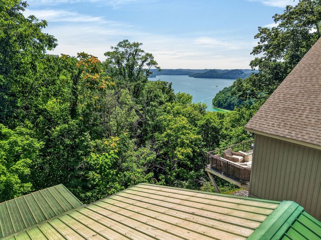 241 Nautilus Pt, Silver Point, TN 38582