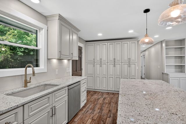 241 Nautilus Pt, Silver Point, TN 38582