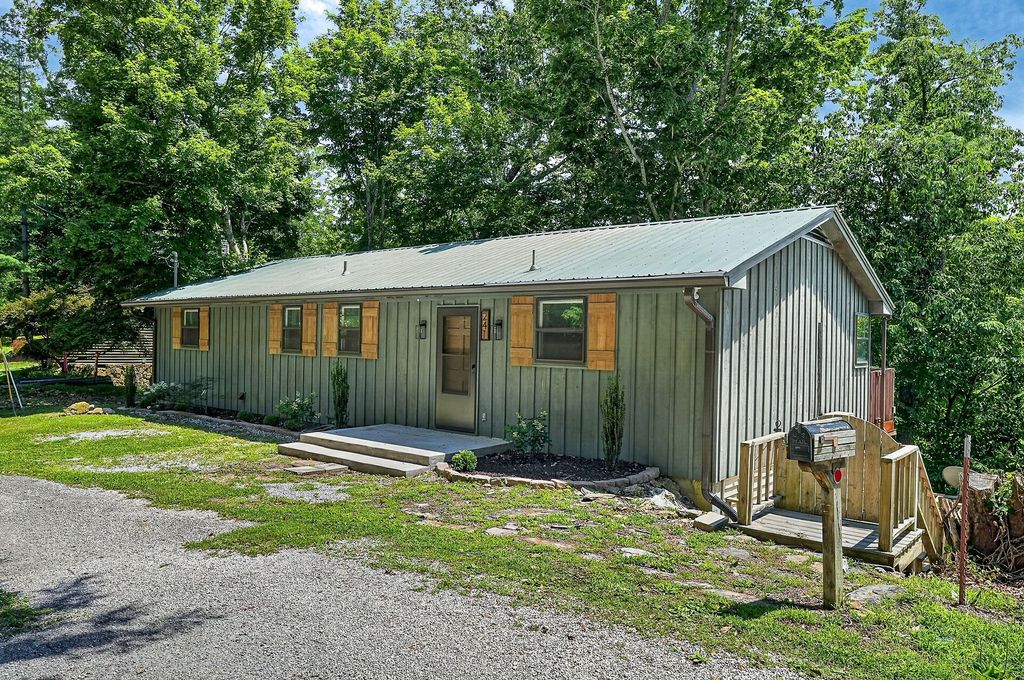 241 Nautilus Pt, Silver Point, TN 38582