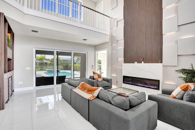 19889 Old Bridgewood Trail, Boca Raton, FL 33498