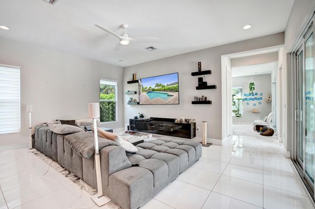 19889 Old Bridgewood Trail, Boca Raton, FL 33498