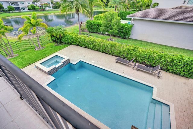 19889 Old Bridgewood Trail, Boca Raton, FL 33498