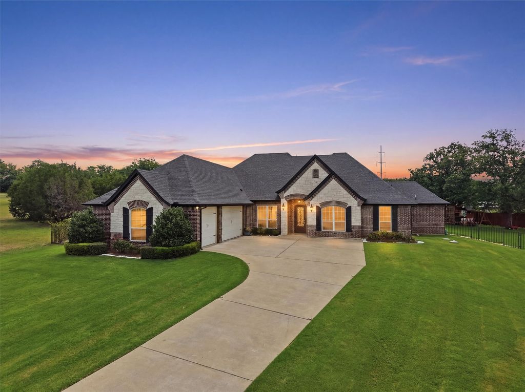 3913 Homestead Court, Granbury, TX 76049