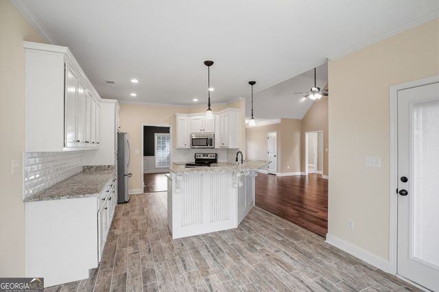 251 Hampton Oaks Way, Byron, GA 31008