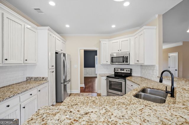 251 Hampton Oaks Way, Byron, GA 31008