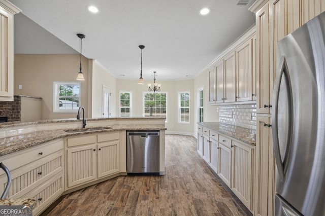 251 Hampton Oaks Way, Byron, GA 31008