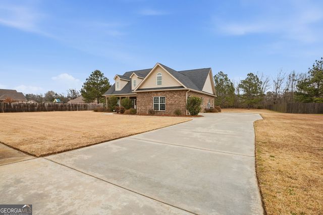 251 Hampton Oaks Way, Byron, GA 31008