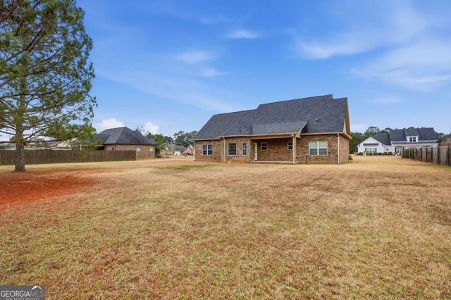 251 Hampton Oaks Way, Byron, GA 31008