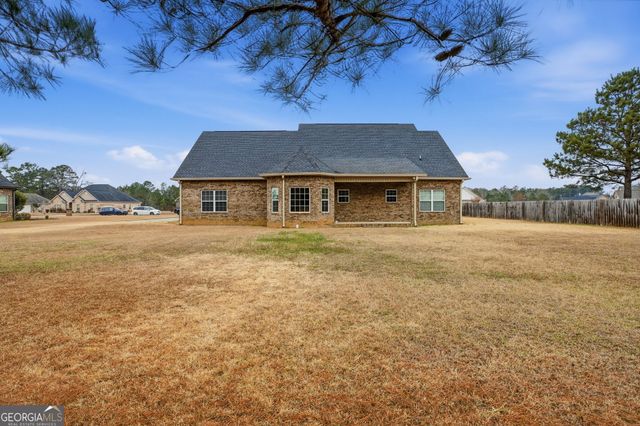 251 Hampton Oaks Way, Byron, GA 31008