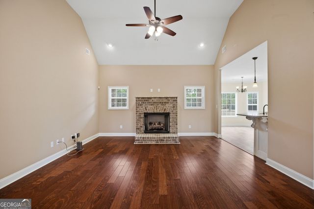 251 Hampton Oaks Way, Byron, GA 31008