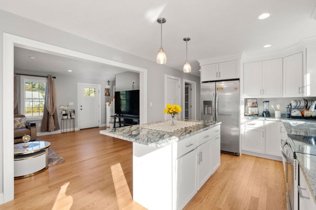23 Old Center St, Carver, MA 02330