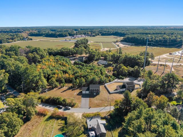 23 Old Center St, Carver, MA 02330