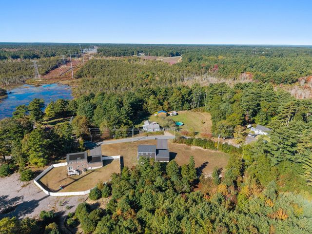 23 Old Center St, Carver, MA 02330