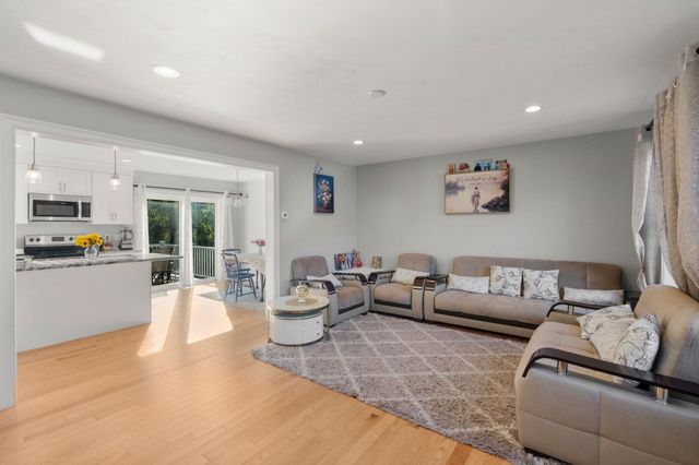 23 Old Center St, Carver, MA 02330