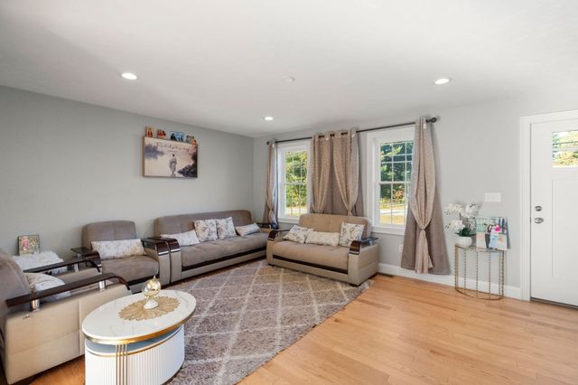 23 Old Center St, Carver, MA 02330