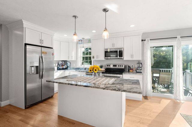 23 Old Center St, Carver, MA 02330