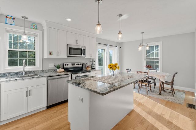 23 Old Center St, Carver, MA 02330