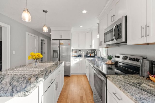 23 Old Center St, Carver, MA 02330