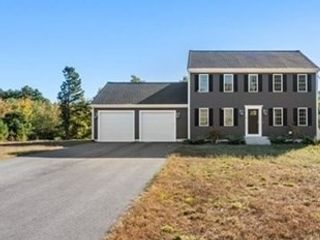 23 Old Center St, Carver, MA 02330