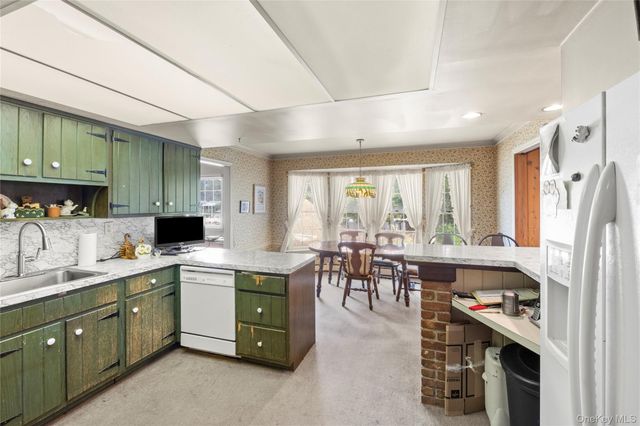 1 Briar Court, Rocky Point, NY 11778