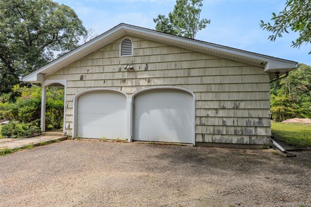 1 Briar Court, Rocky Point, NY 11778